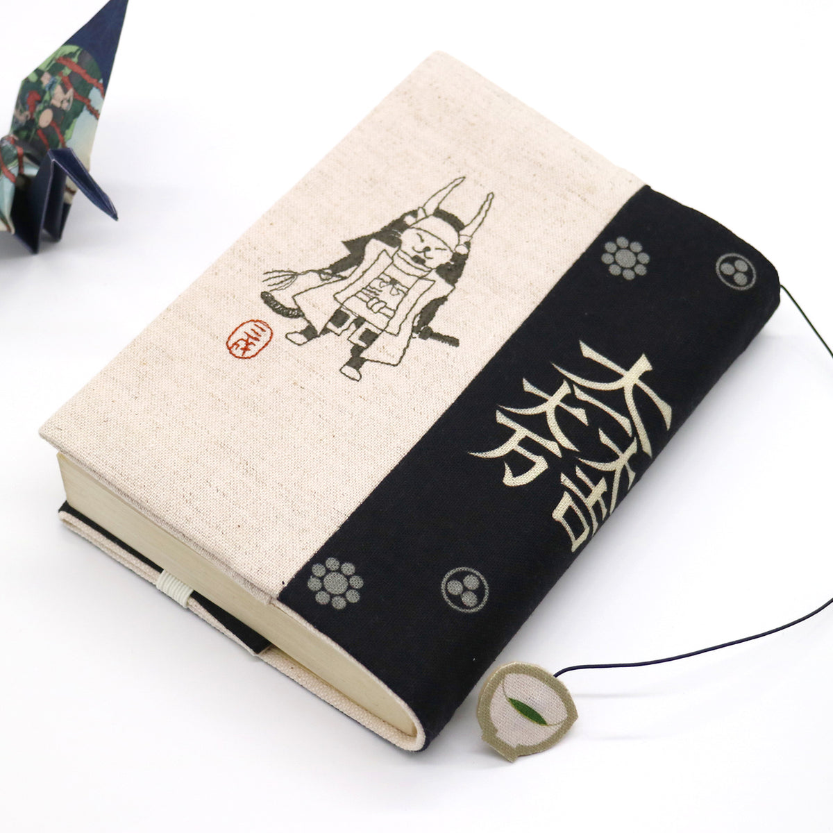 文月 ブックカバー 猫武将シリーズ「石田三成」 文庫本カバー 刺繍