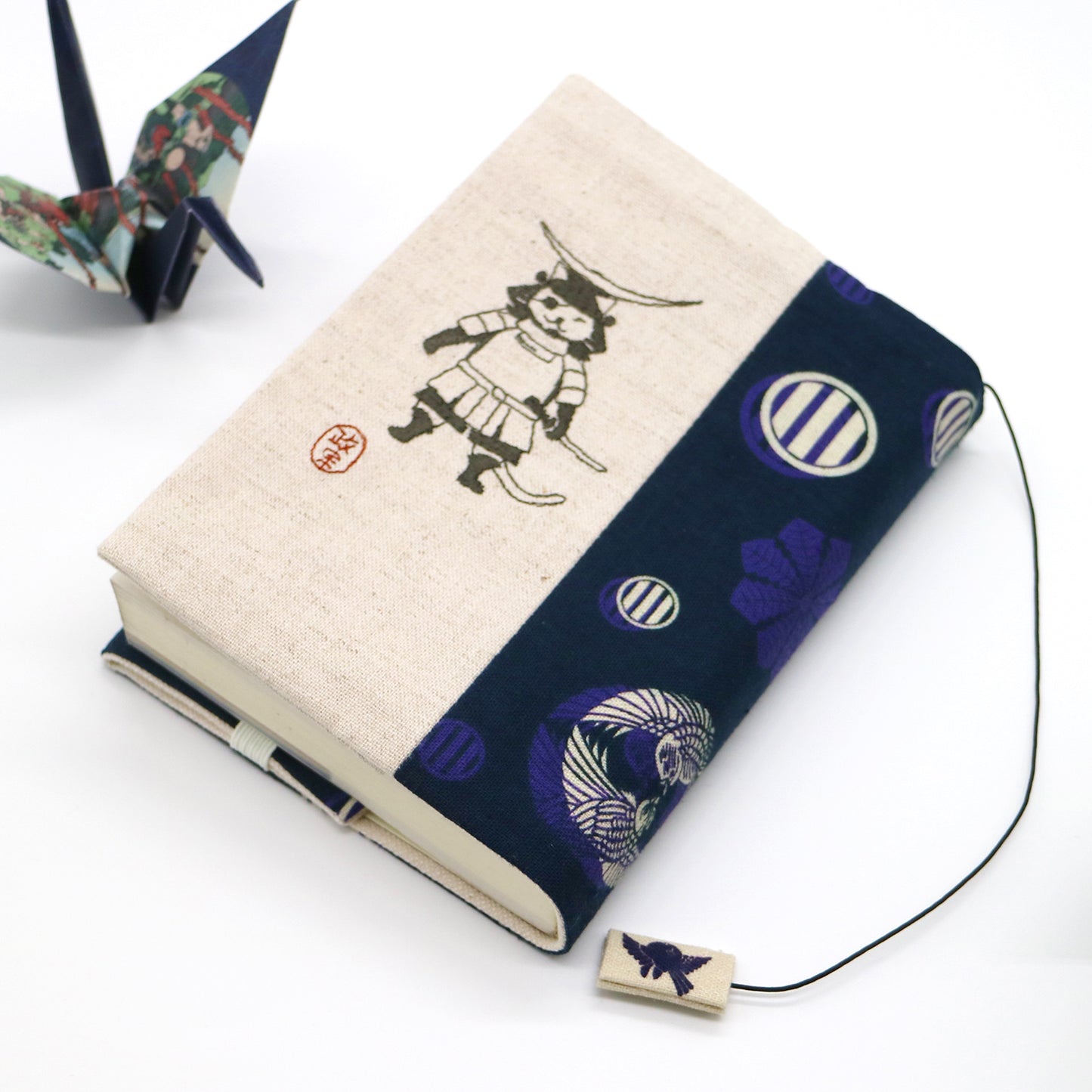 文月 ブックカバー 文庫本カバー 猫武将シリーズ「伊達政宗」刺繍 日本製