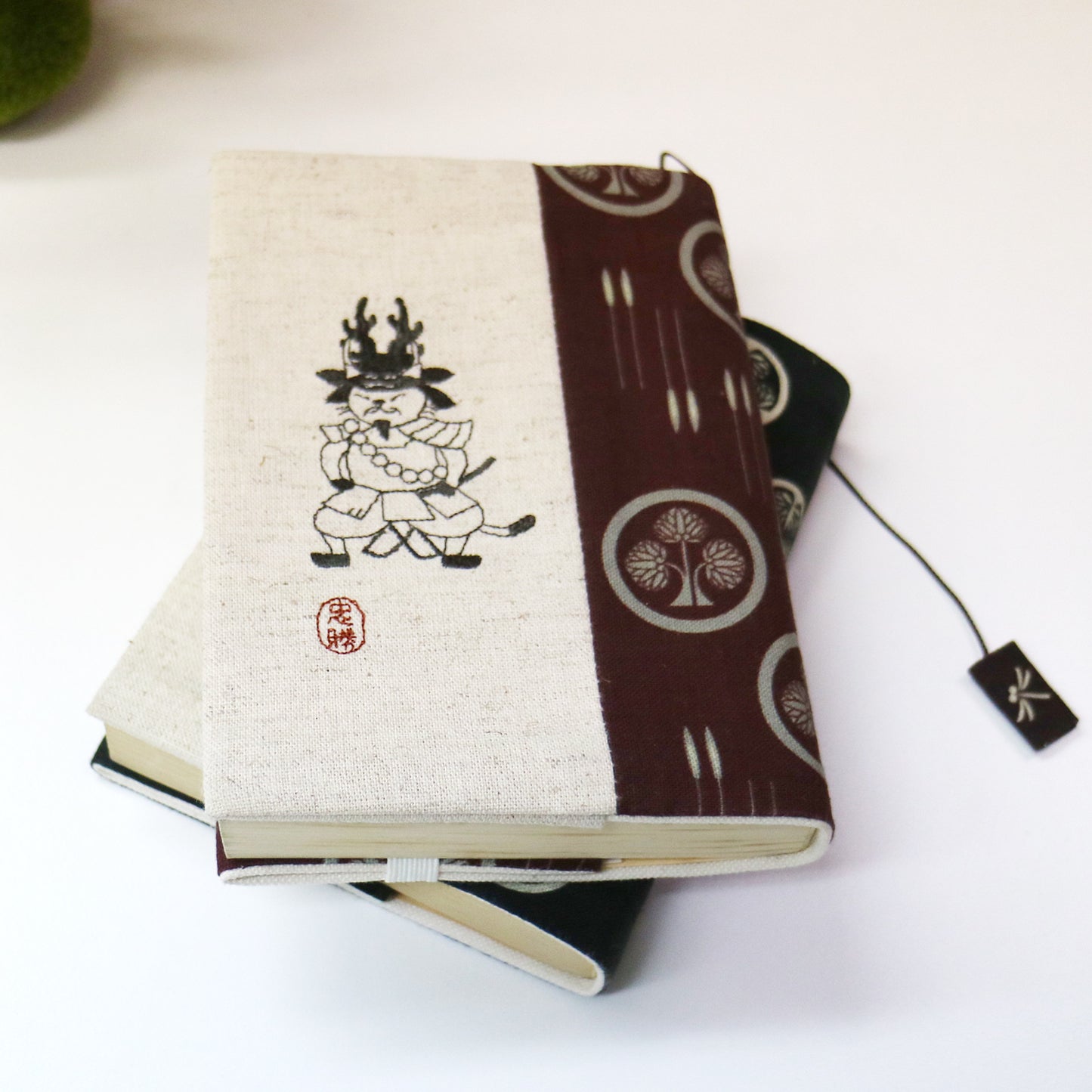 文月 ブックカバー 文庫本カバー 猫武将シリーズ「本多忠勝」 刺繍 日本製