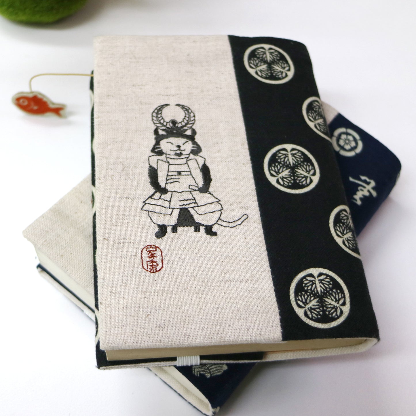 文月 ブックカバー 文庫本カバー 猫武将シリーズ「徳川家康」刺繍 日本製