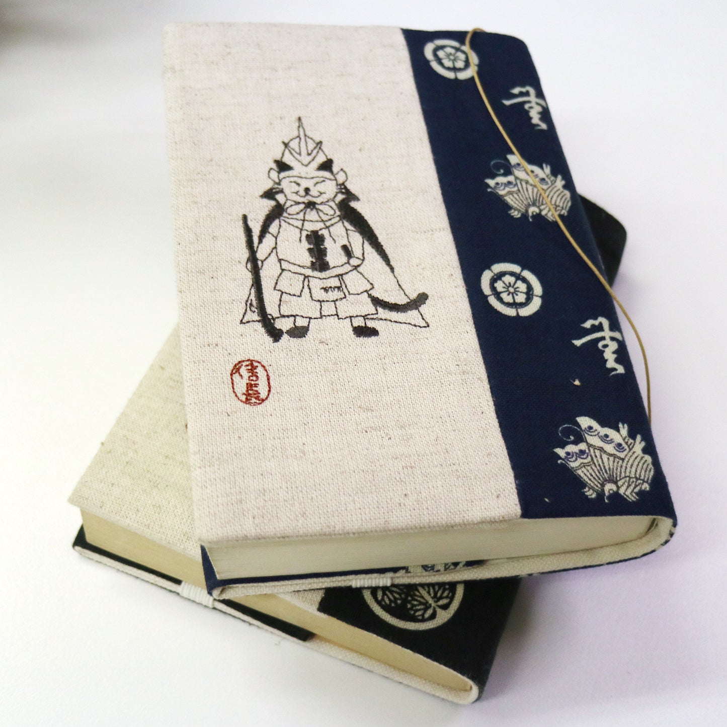 文月 ブックカバー 文庫本カバー 猫武将シリーズ「織田信長」 刺繍 日本製