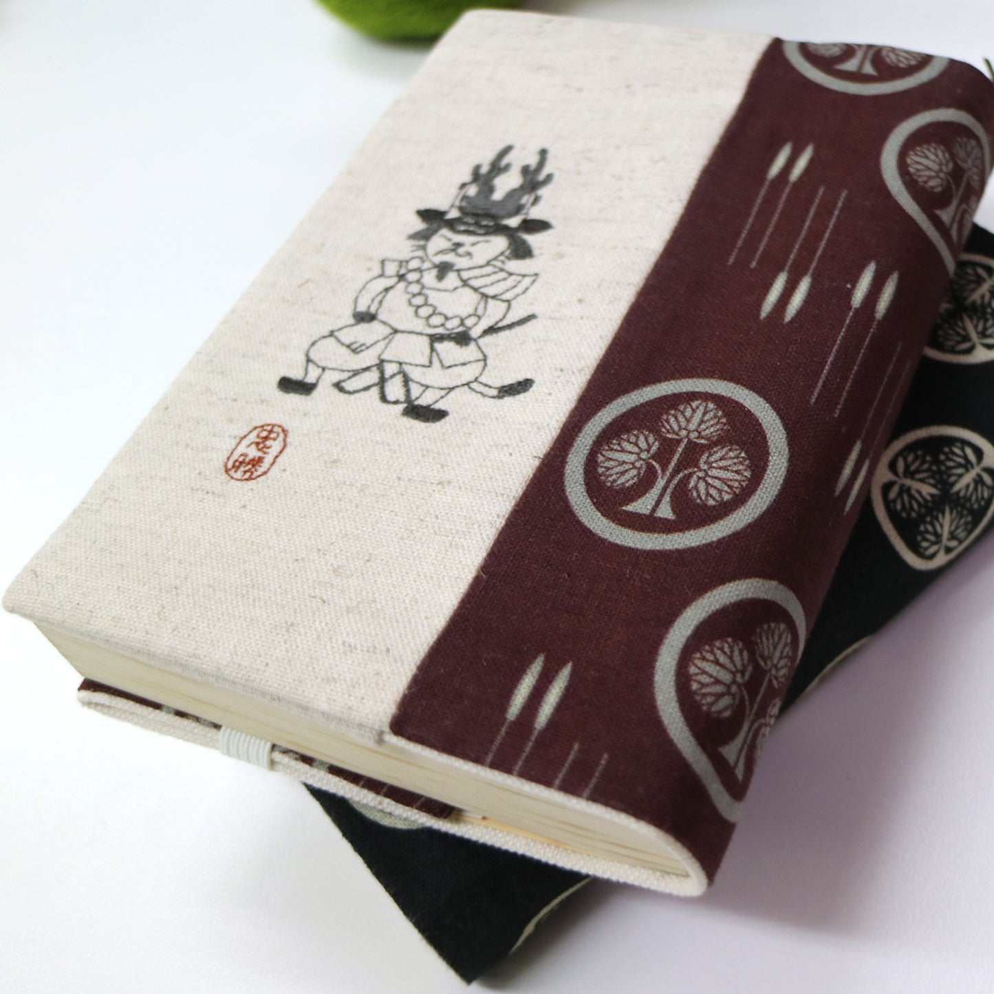 文月 ブックカバー 文庫本カバー 猫武将シリーズ「本多忠勝」 刺繍 日本製