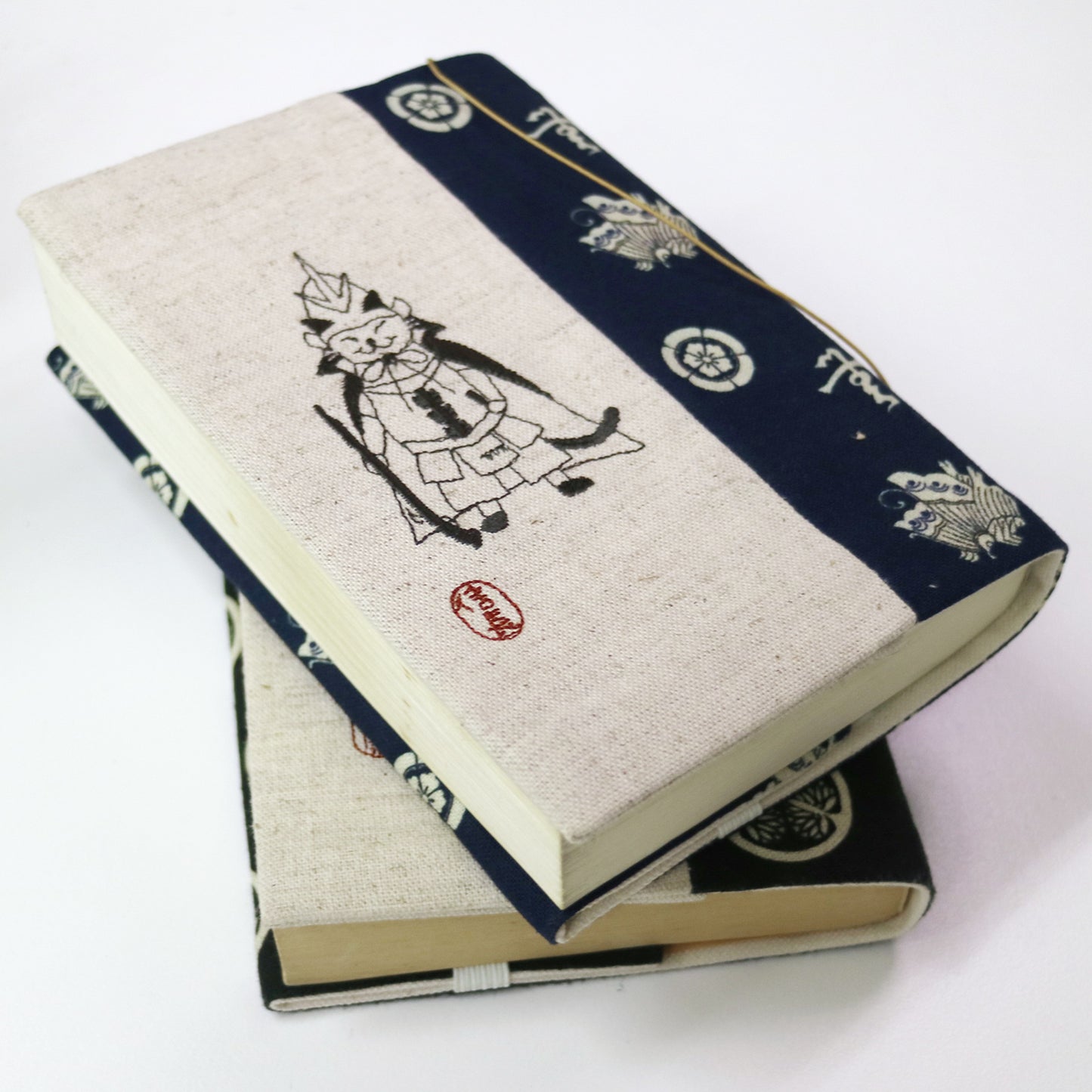 文月 ブックカバー 文庫本カバー 猫武将シリーズ「織田信長」 刺繍 日本製