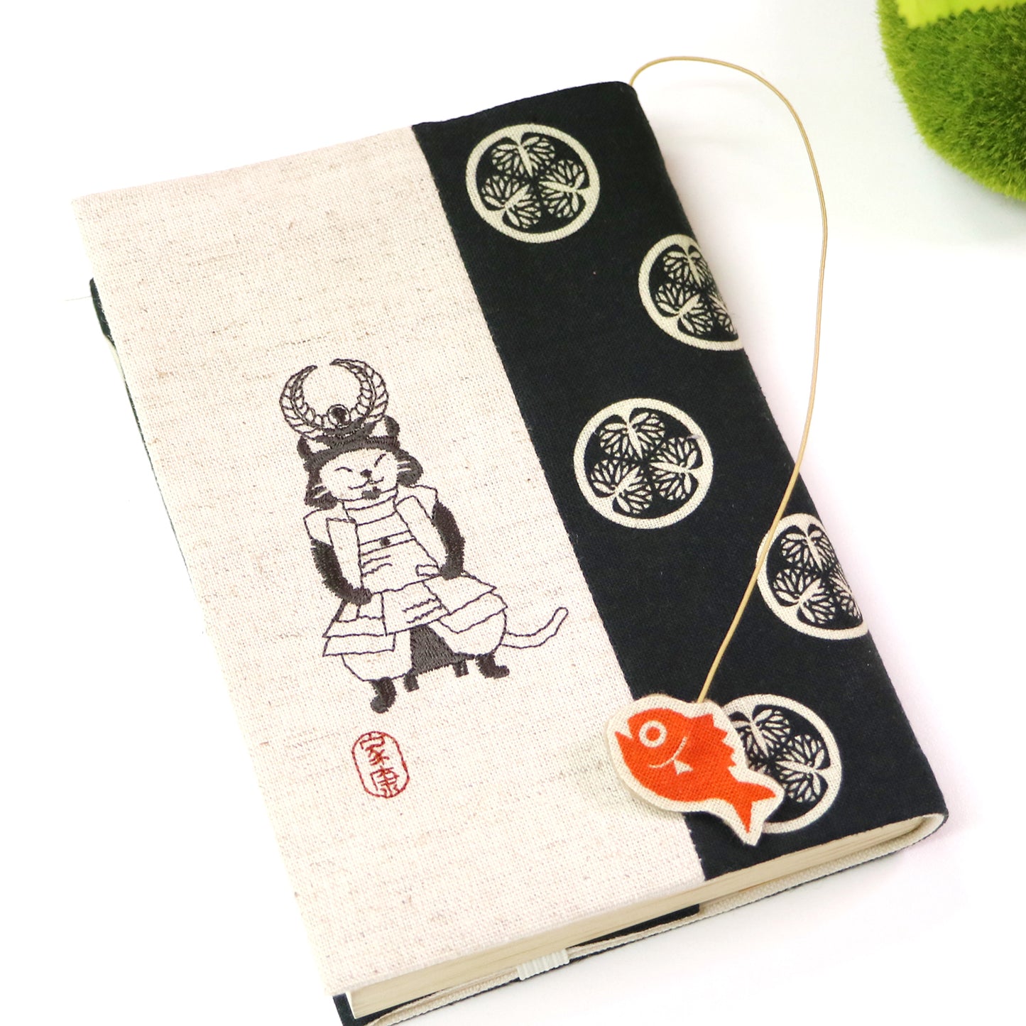 文月 ブックカバー 文庫本カバー 猫武将シリーズ「徳川家康」刺繍 日本製