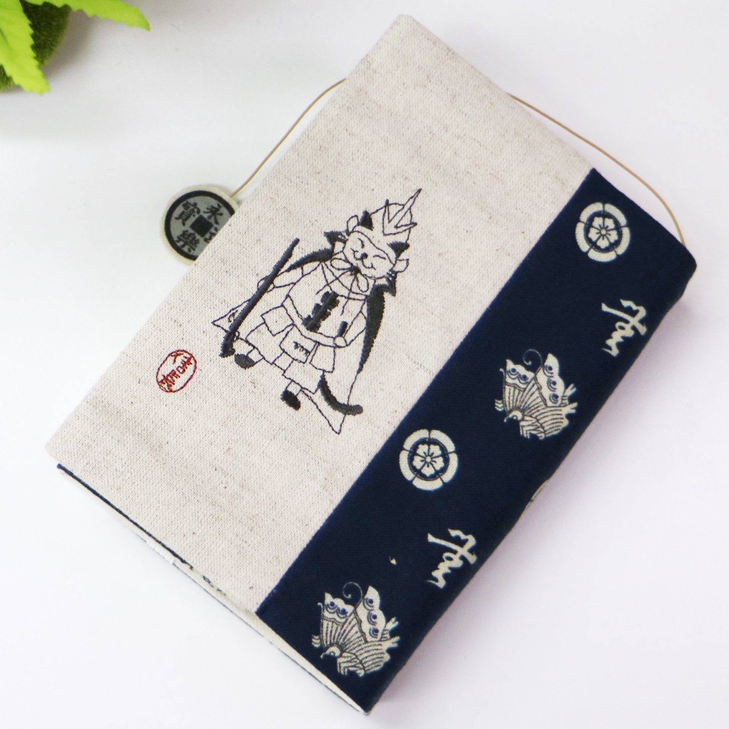 文月 ブックカバー 文庫本カバー 猫武将シリーズ「織田信長」 刺繍 日本製