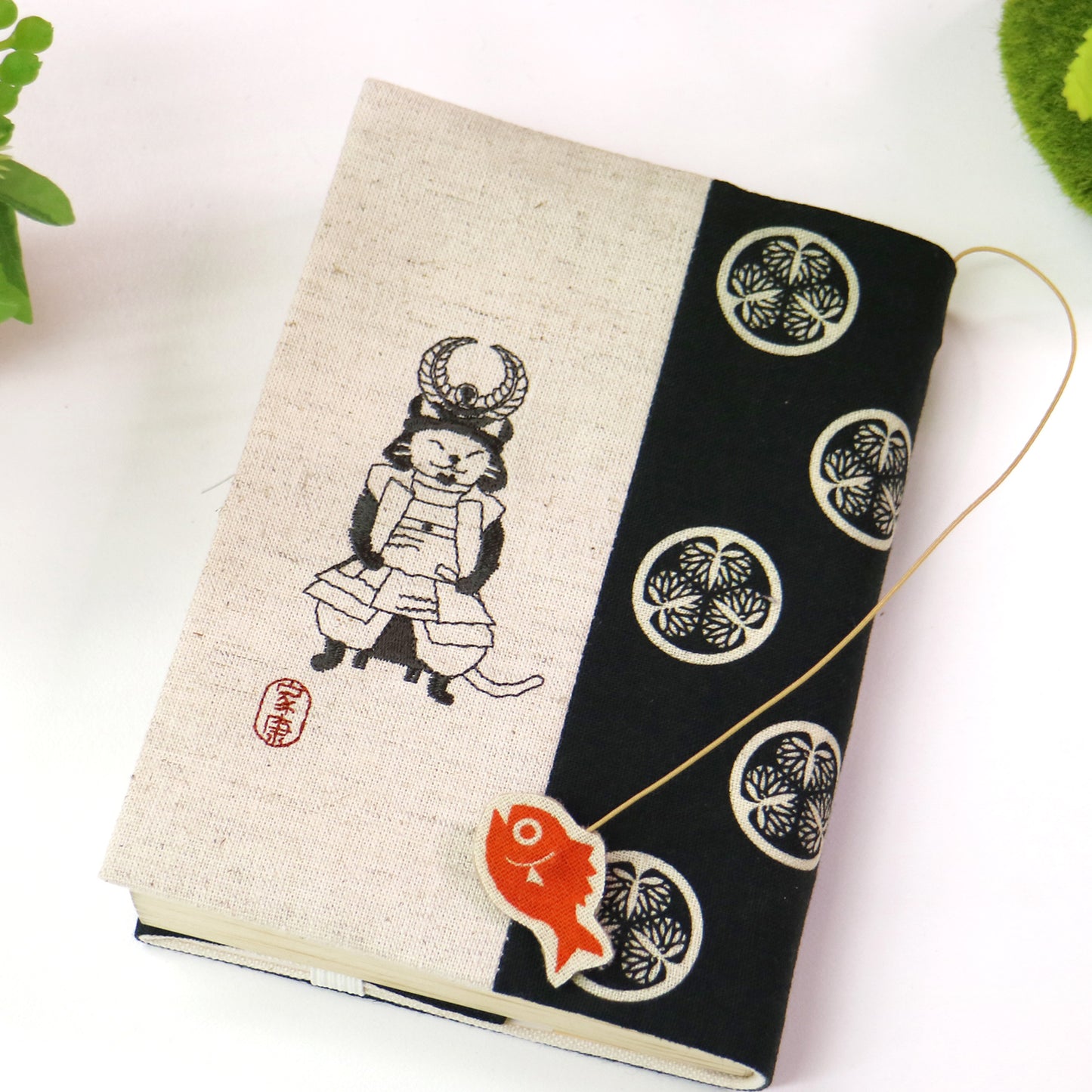 文月 ブックカバー 文庫本カバー 猫武将シリーズ「徳川家康」刺繍 日本製