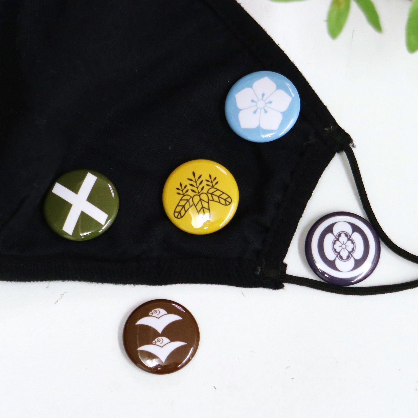 【丸に竪木瓜】 缶バッジ:戦国武将家紋-滝川一益【滅紫】