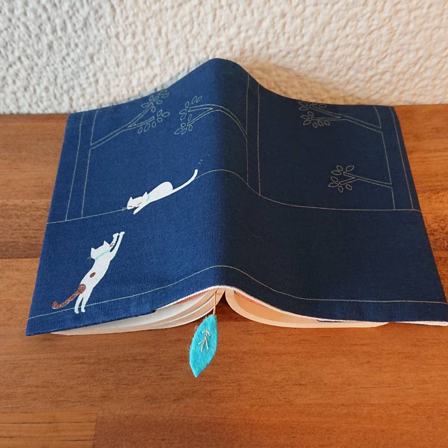 sheepsleep ブックカバー 文庫判「堀の上と下で」 DB 日本製