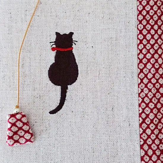 sheepsleep ブックカバー  文庫判「しっぽ猫」 生成・赤 日本製 刺繍