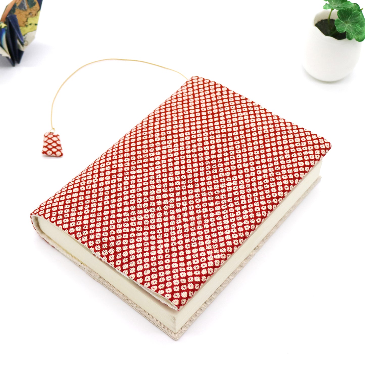 sheepsleep ブックカバー  文庫判「しっぽ猫」 生成・赤 日本製 刺繍