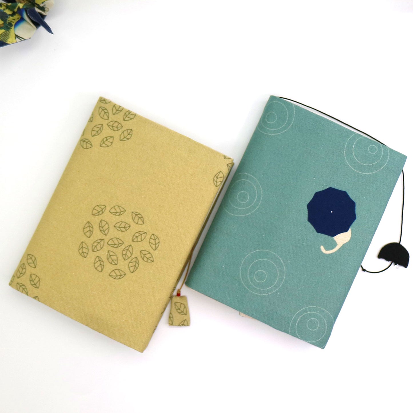 sheepsleep ブックカバー  文庫判「お気に入りの場所」＆「雨が降ってきたよ」