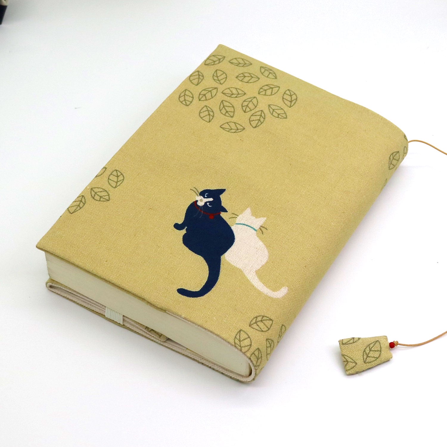 sheepsleep ブックカバー 文庫本カバー「お気に入りの場所」 Y 刺繍