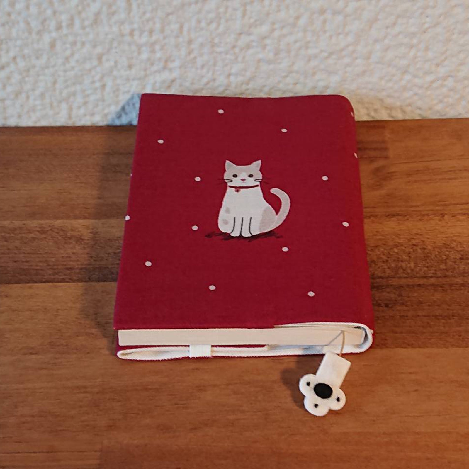 sheepsleep ブックカバー 「おすまし猫」 R 刺繍 日本製｜「文月」和風 